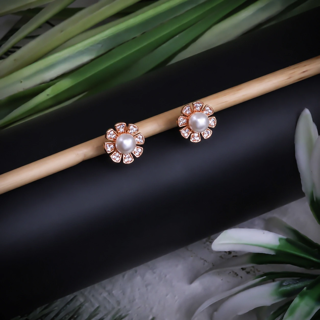 Rose gold pearl daisy crystal stud earrings